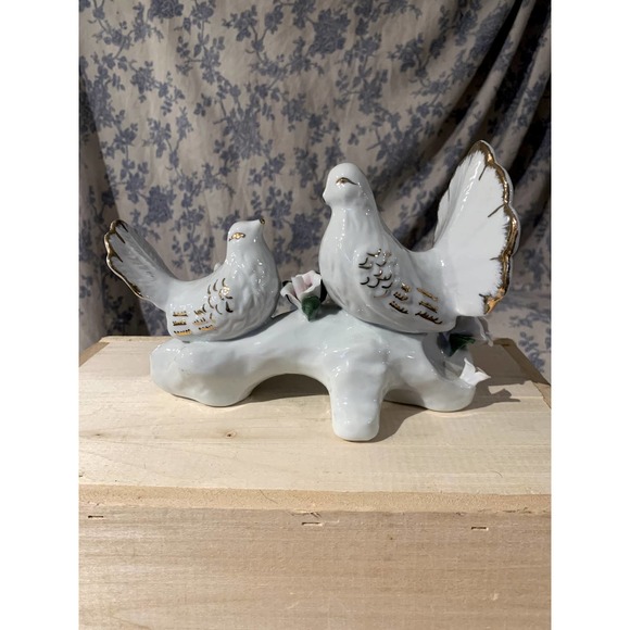 Vintage Porcelain White and Gold Love Doves on Floral Branch - Picture 4 of 8